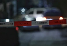 Полицията издирва неустановен шофьор избягал след фаталния удар в канавкаКръв