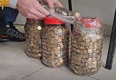 46 тона монети заляха офисите на Банка ДСК за три