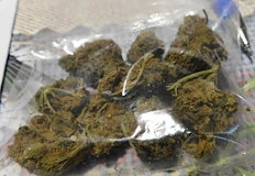 Униформените откриха и електронна везна и валута у арестувания при