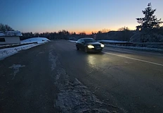 Валежите преминават в дъжд и създават леден капан в Южна