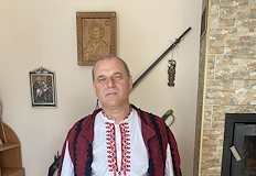 Бившият народен представител критикува използването на остарели клаузи от Устава