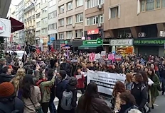 Хиляди излязоха на протест след откриването на разчленено тяло в