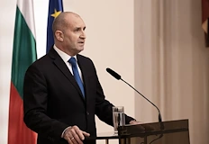 Над половината респонденти очакват президентът да щурмува парламента със собствена