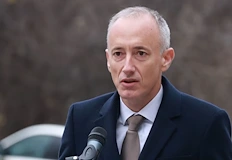 Министърът в оставка остави реформата на изпитите за наследника сиДокато