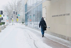 Милион домакинства останаха без ток 11 000 полета са отменениНай