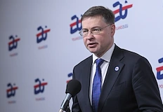 Еврокомисарят поздрави страната за приемането на еврото но напомни за