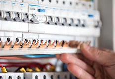 Топлата светлина и скритата инфраструктура стават задължителен стандартИдеята за перфектния