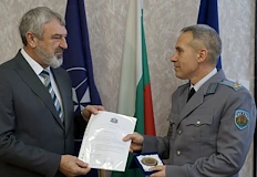 Полковник Васил Петров получи признание за активната работа по набиране