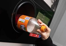 Бизнесът иска контрол върху връщането на бутилки държавата мълчи от