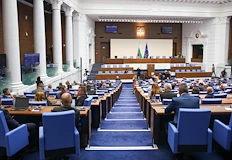 Депутатите тропаха по банките Костадин Ангелов даде принудителна почивкаПленарното заседание