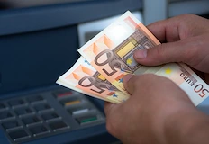 Вдига се и линията на бедностМинималната работна заплата от днес