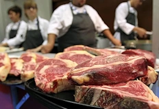 Местното производство на месо покрива едва половината от нуждитеБългария се