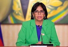 Режимът в Каракас опитва да симулира нормалност докато Мадуро чака