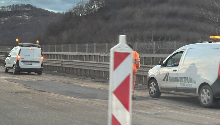 Шофираме с 90 км/ч на изхода на София заради разбити настилки Шофираме с 90 км/ч на изхода на София заради разбити настилки