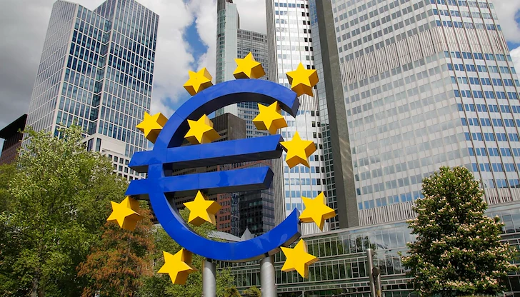 България има 24% дълг, а Франция – 114%. Защо тогава Париж държи писалката, а София само кима? България има 24% дълг, а Франция – 114%. Защо тогава Париж държи писалката, а София само кима?