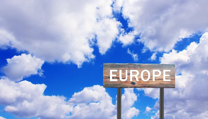 Бюджетни дефицити и политическа несигурност спират разширяването на валутния съюз Бюджетни дефицити и политическа несигурност спират разширяването на валутния съюз