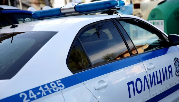 40-годишният извършител опитал да скрие откраднатия монетник на покрив след гонка по улица "Илинден" 40-годишният извършител опитал да скрие откраднатия монетник на покрив след гонка по улица "Илинден"
