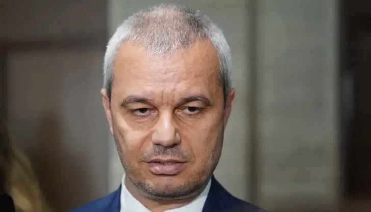 Според лидера на "Възраждане" правителството действа незаконно Според лидера на "Възраждане" правителството действа незаконно