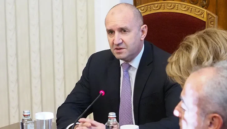 Президентът стартира конституционния часовник с мандат за ГЕРБ-СДС в понеделник Президентът стартира конституционния часовник с мандат за ГЕРБ-СДС в понеделник