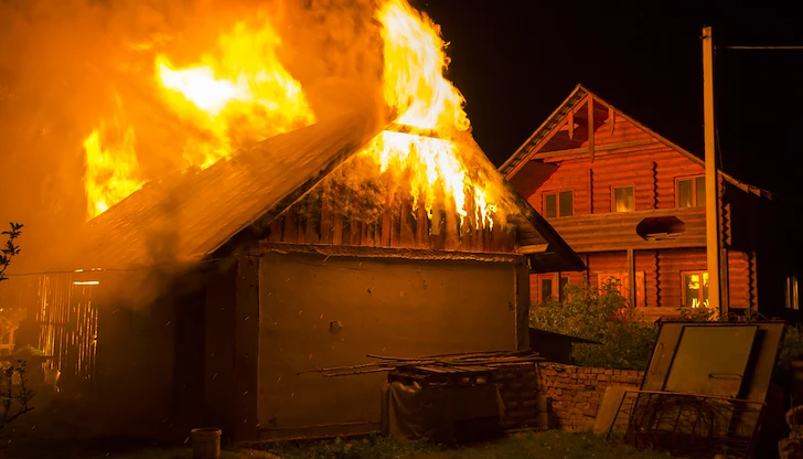 Местни жители са направили отчаяни опити да потушат огъня със собствени сили, но безуспешно Местни жители са направили отчаяни опити да потушат огъня със собствени сили, но безуспешно