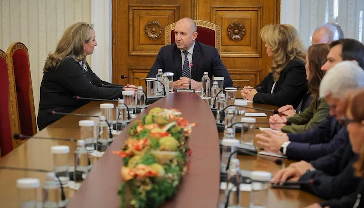 Румен Радев увери през декември, че папката ще бъде връчена веднага след празниците Румен Радев увери през декември, че папката ще бъде връчена веднага след празниците