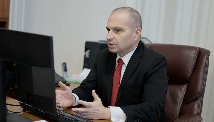 Вицепремиерът поиска и коридори за камионите при готвената 48-часова блокада Вицепремиерът поиска и коридори за камионите при готвената 48-часова блокада