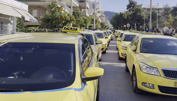 Такситата блокираха гръцката столица с ултиматум за електромобилите Такситата блокираха гръцката столица с ултиматум за електромобилите