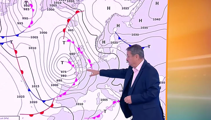 Циклон носи край на студа, но превръща пътищата в пързалка