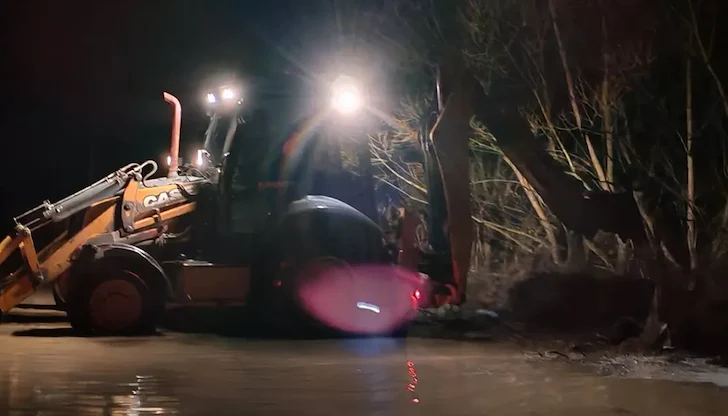 Спряха изпускането на язовира заради критичното състояние на речното корито Спряха изпускането на язовира заради критичното състояние на речното корито