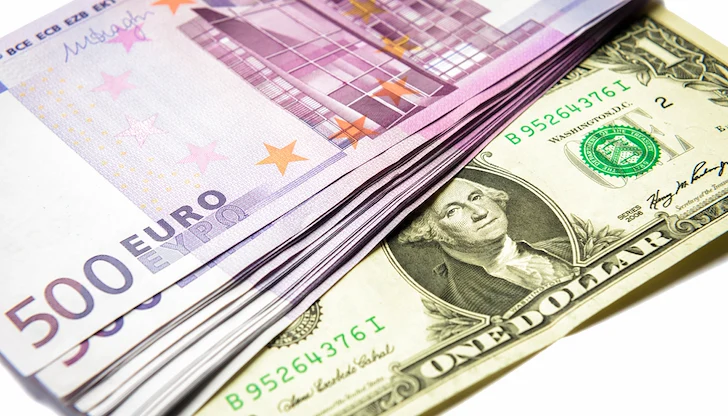 Единната валута достигна най-високото си ниво от пет години насам заради търговската война на Тръмп Единната валута достигна най-високото си ниво от пет години насам заради търговската война на Тръмп