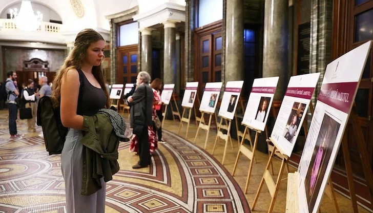 Експозицията на Софийския университет гостува с 11 пана на съвременни автори Експозицията на Софийския университет гостува с 11 пана на съвременни автори