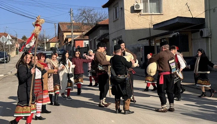 Традицията повелява поливане и дарове за "бабите", докато статистиката отчита демографски срив Традицията повелява поливане и дарове за "бабите", докато статистиката отчита демографски срив