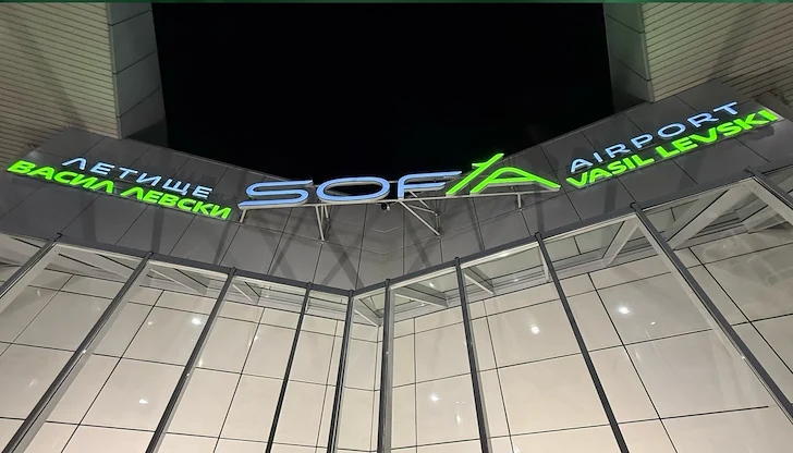 Депутатите искат летището да започне да плаща таксите още тази година Депутатите искат летището да започне да плаща таксите още тази година