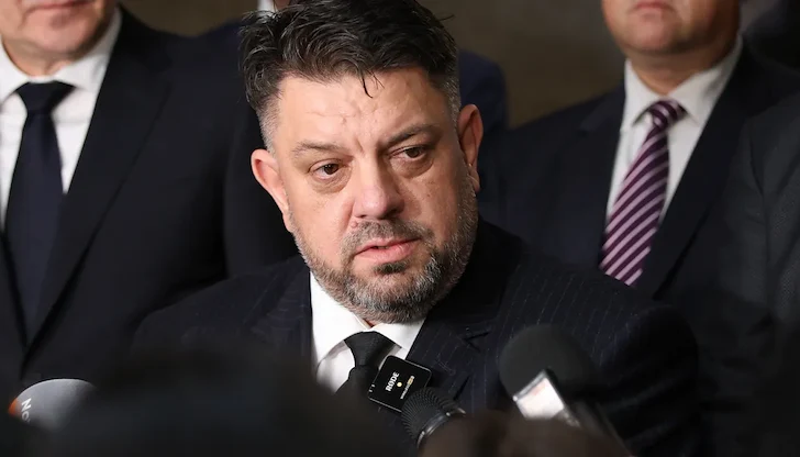 БСП – София настоява за анализ на участието във властта, но запази лидера Атанас Зафиров БСП – София настоява за анализ на участието във властта, но запази лидера Атанас Зафиров