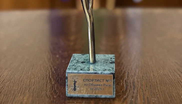 Габриел Вълков и световният шампион Стоян Копривленски пристигат за церемонията в Доходното здание Габриел Вълков и световният шампион Стоян Копривленски пристигат за церемонията в Доходното здание