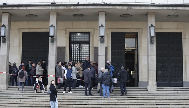 Граждани заляха БНБ с оплаквания за проблеми на гишетата Граждани заляха БНБ с оплаквания за проблеми на гишетата