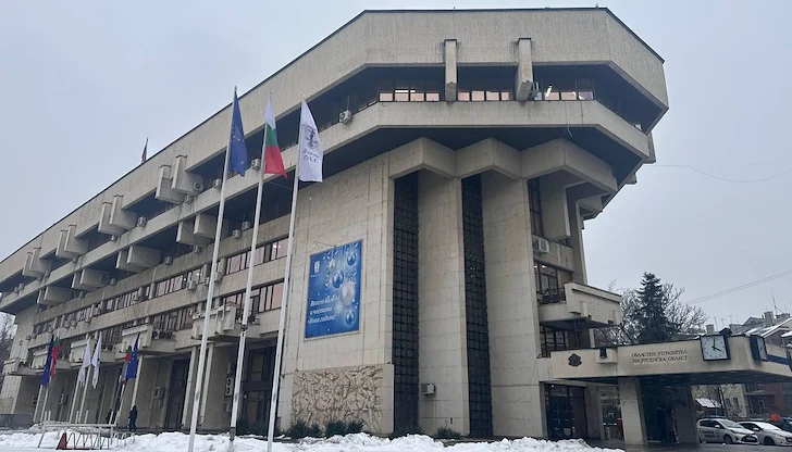 Детските градини и яслите остават отворени, учебните занятия се възобновяват в понеделник Детските градини и яслите остават отворени, учебните занятия се възобновяват в понеделник