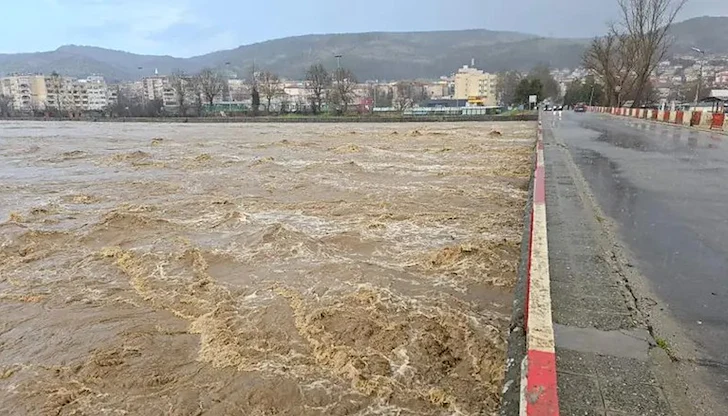 24 населени места са без вода, бедственото положение остава в сила 24 населени места са без вода, бедственото положение остава в сила