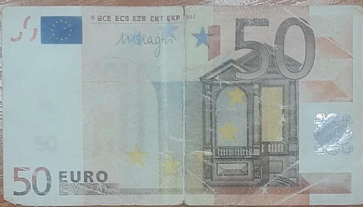 Престъпници тестват бдителността на търговците в първите дни на еврозоната Престъпници тестват бдителността на търговците в първите дни на еврозоната