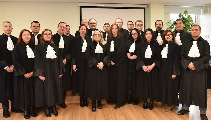 Съдия Петър Стоицев отпразнувал задържането на четиримата младежи в Русе с наздравица Съдия Петър Стоицев отпразнувал задържането на четиримата младежи в Русе с наздравица