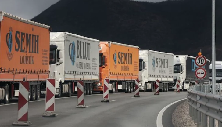 Стотици депортирани шофьори искат промяна на регламента за престой Стотици депортирани шофьори искат промяна на регламента за престой