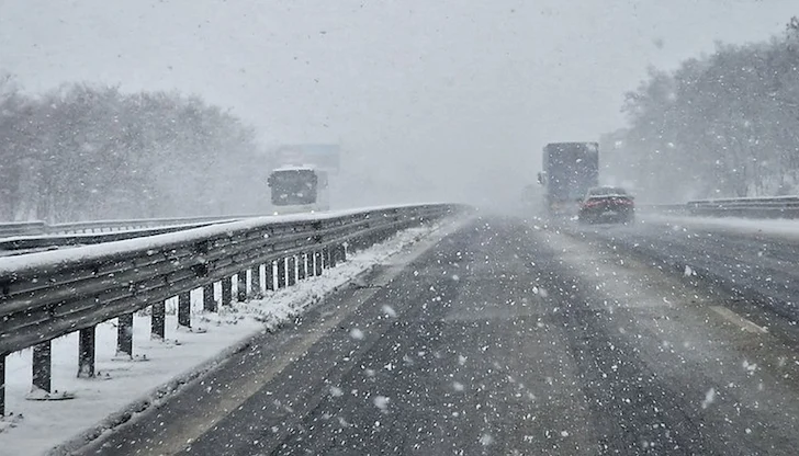 Тировете са изтеглени от ключовата отсечка Варна-Русе, но полицията запазва код "Внимание" Тировете са изтеглени от ключовата отсечка Варна-Русе, но полицията запазва код "Внимание"