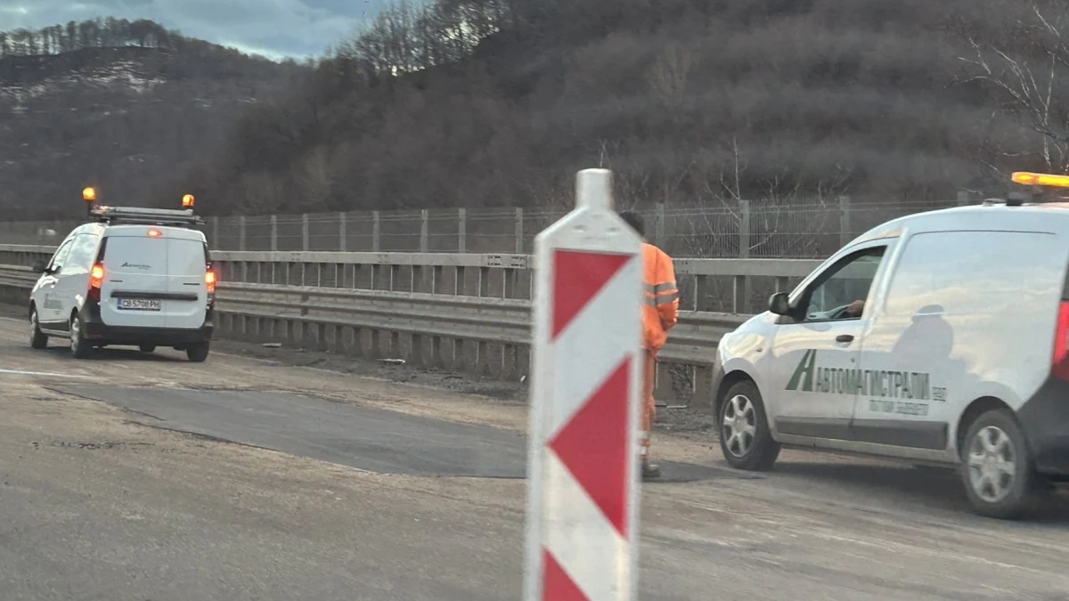 Шофираме с 90 км/ч на изхода на София заради разбити