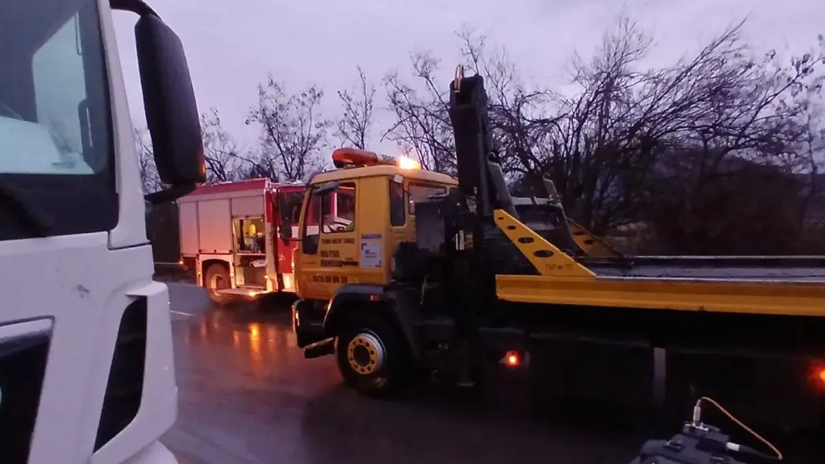 Челен сблъсък затвори международния път Е-79, жена е в тежко