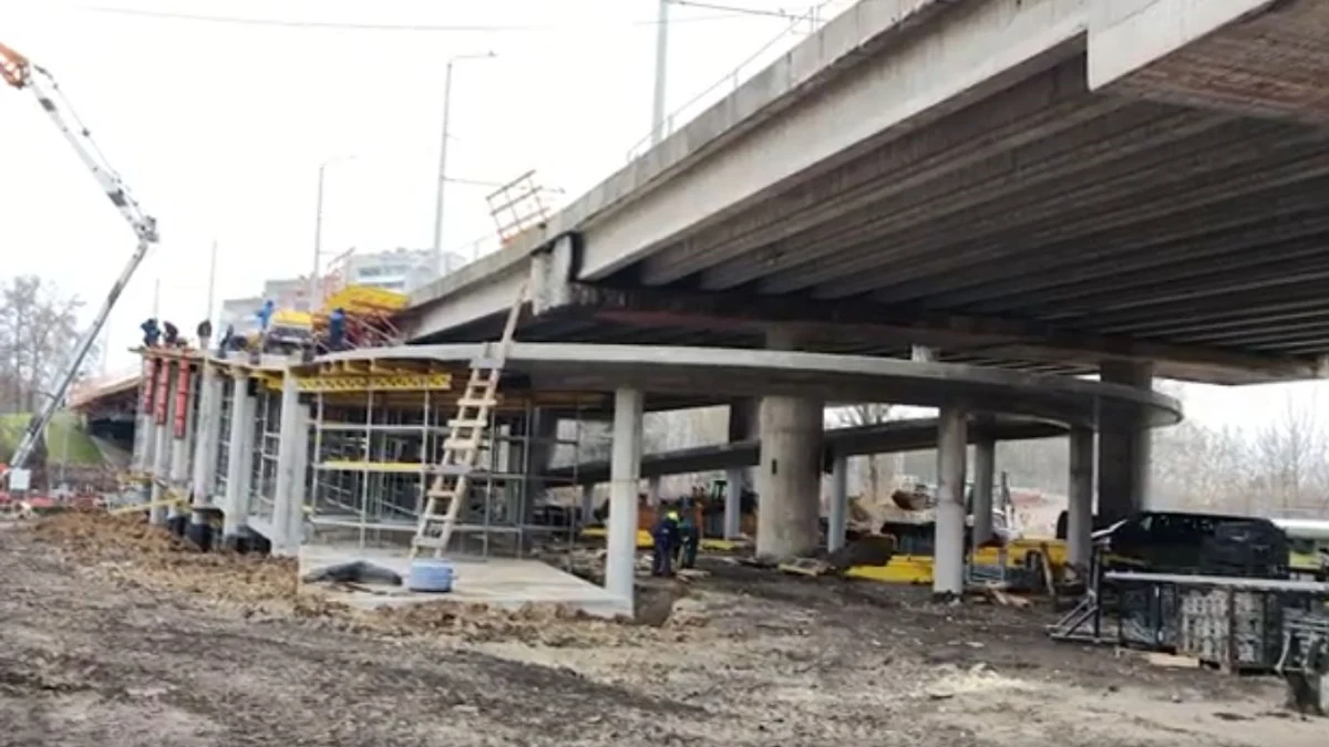 95% от конструкцията е завършена, но падащи парчета и ниски