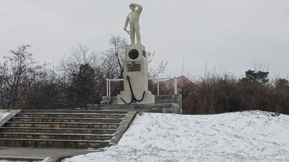 Флотската алма матер започва честванията от брега на Дунав, където