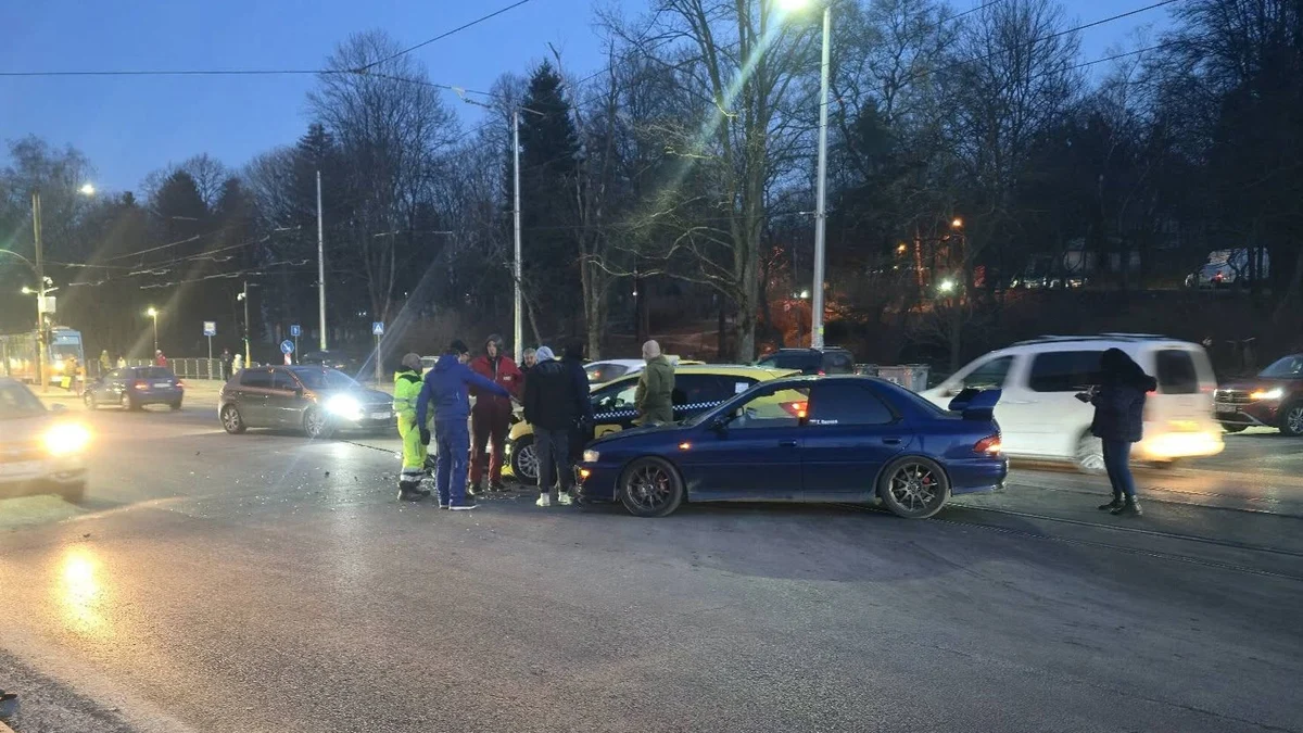 Втори инцидент в района за месеца спира градския транспорт в