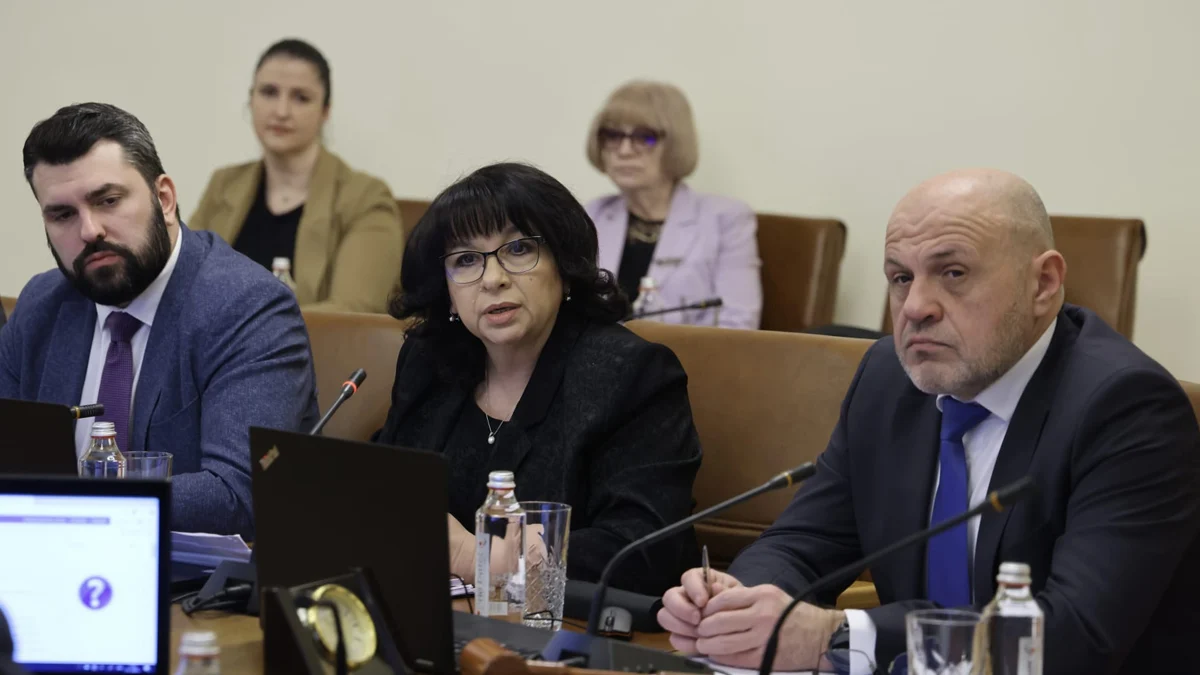 Властите обещават по-високи пенсии чрез мултифондов модел, но прехвърлят инвестиционния