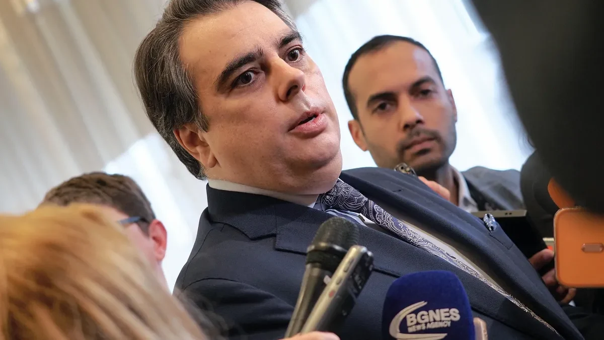 Лидерът на ПП трябва да плати 11 000 лева за