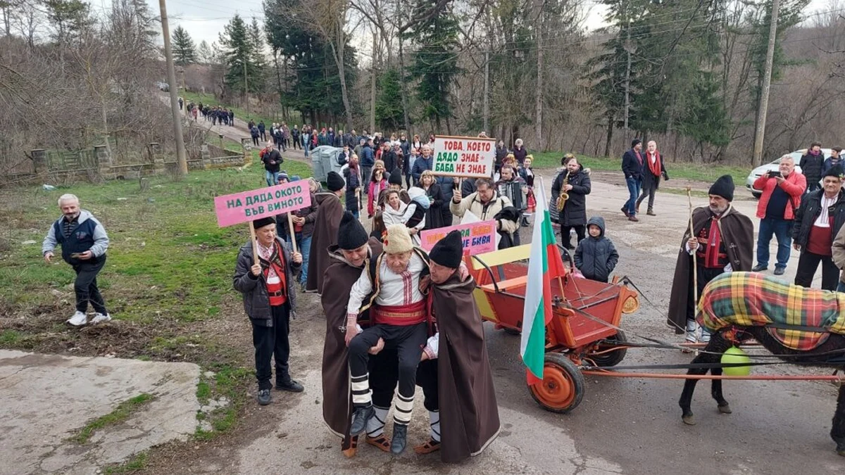 80 жители пазят единствения мъжки празник в България като отговор